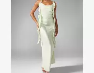 Robe soirée longue avec encolure benitier bretelles 