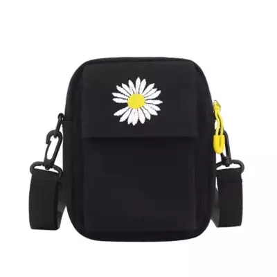 Apporter une touche de fraîcheur et de style à vos tenues avec nos sacs fleuris ultra-tend