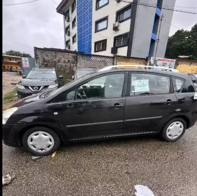 Toyota avenus 9place