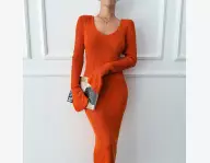 Robe  pull moulante unicolore côtelé manches fendues