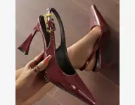 Chaussures sandales de talon rouge vin